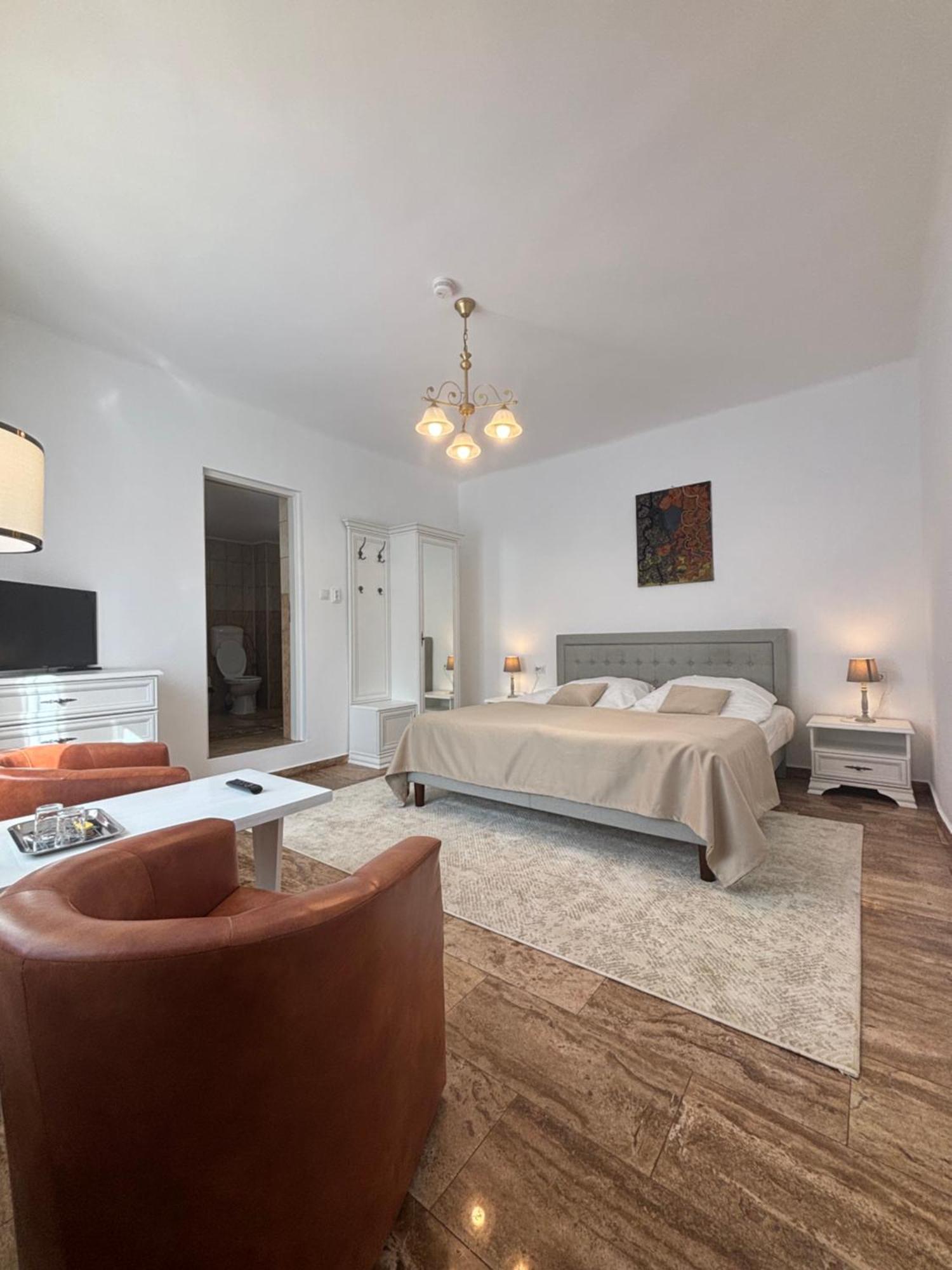 Pensiunea Casa-Stefanel Sadova  Esterno foto