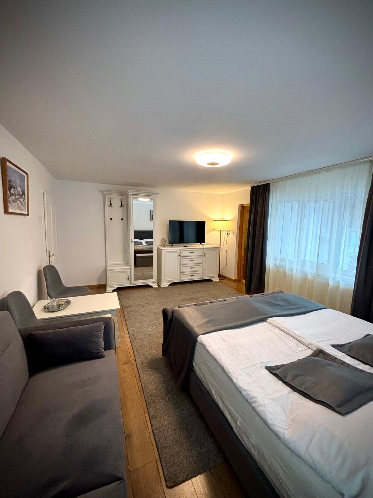 Pensiunea Casa-Stefanel Sadova  Esterno foto